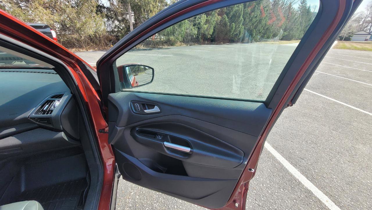 Used 2015 Ford Escape Titanium AWD/4WD image 19
