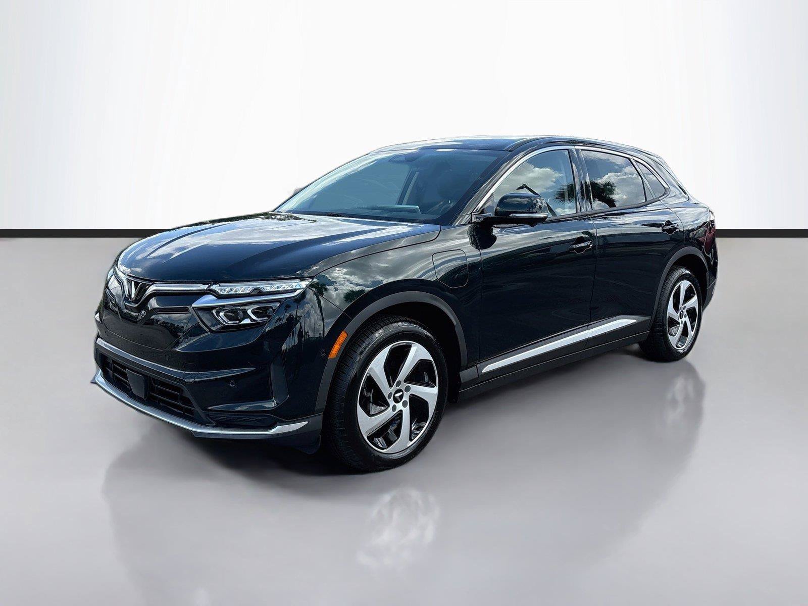 New 2027 VinFast VF 8 Eco AWD/4WD image 3