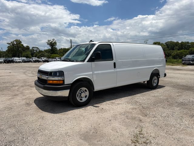 New 2026 Chevrolet Express 3500 Extended w/ Driver Convenience Package RWD video 2
