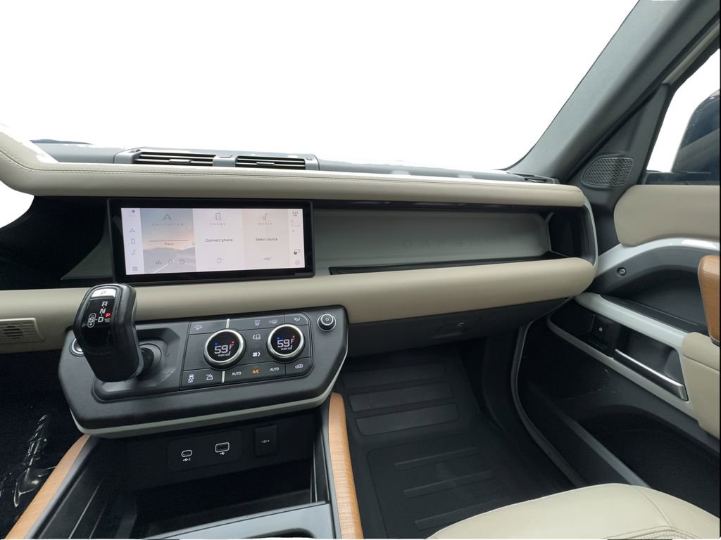 Used 2023 Land Rover Defender 110 S AWD/4WD image 43