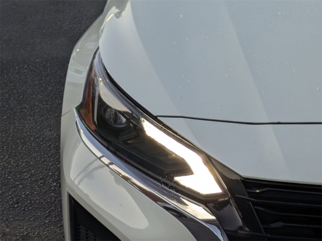 Used 2023 Nissan Altima 2.5 SV w/ SV Premium Package image 10