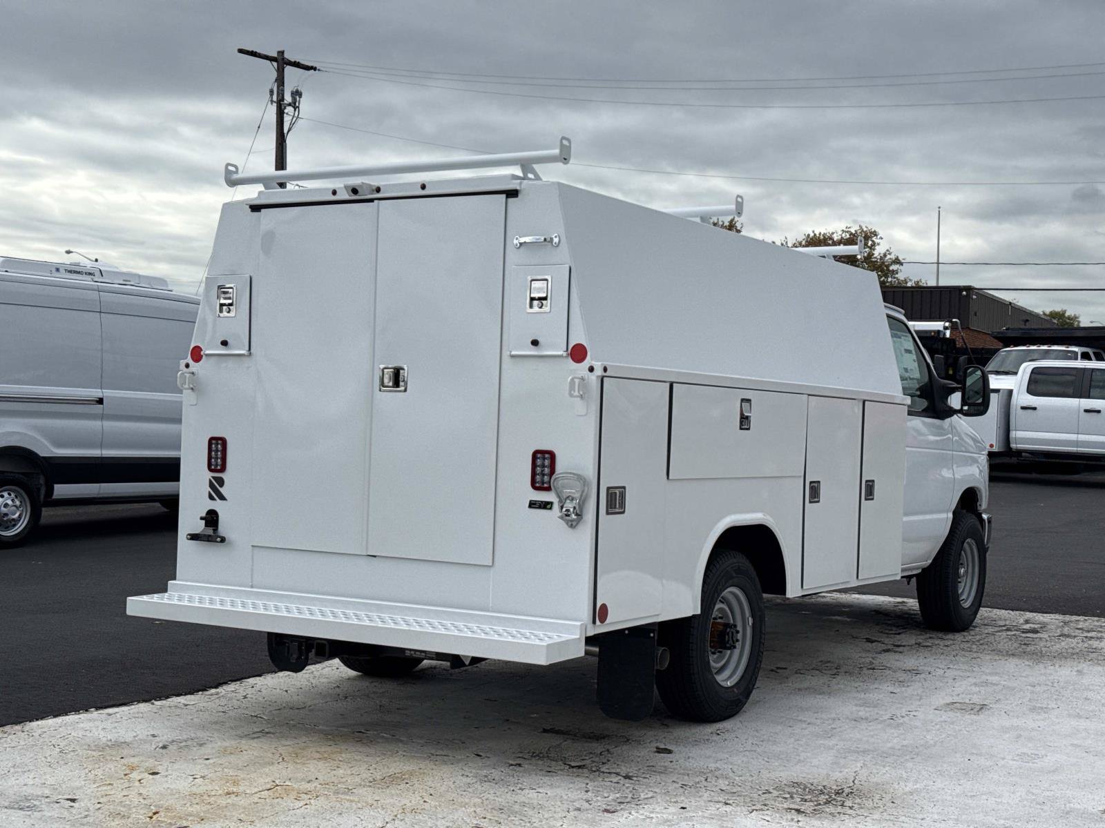 New 2027 Ford E-350 and Econoline 350 Super Duty w/ Power Equipment Group RWD image 3