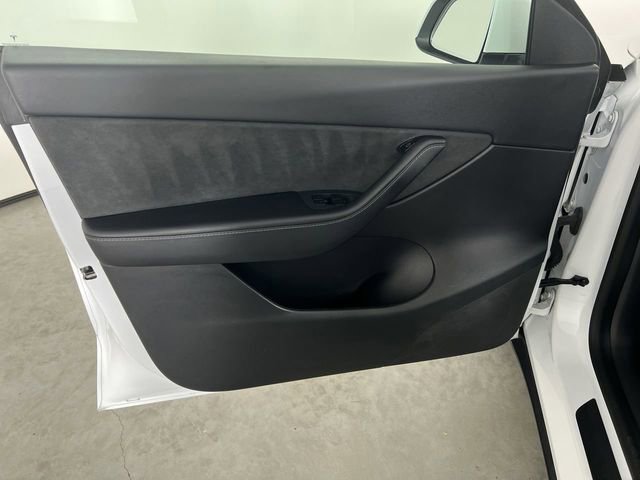 Used 2021 Tesla Model Y Long Range AWD/4WD image 21