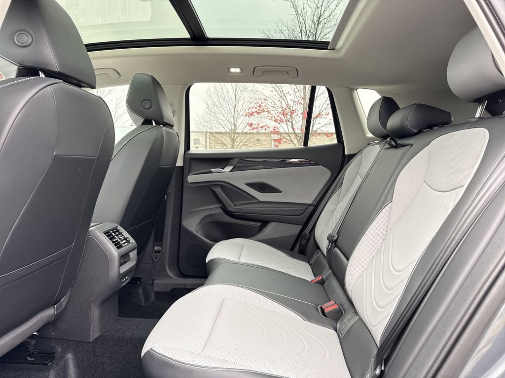 New 2026 Volkswagen Tiguan SE image 14