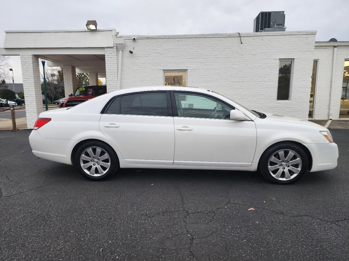 Used 2006 Toyota Avalon XLS image 5
