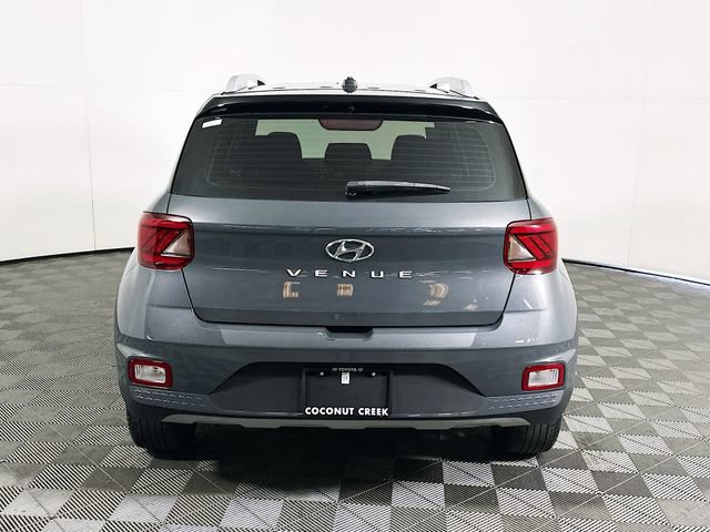Used 2023 Hyundai Venue Limited w/ Cargo Package FWD image 4