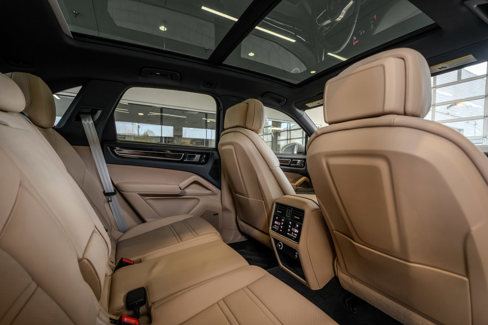 Used 2023 Porsche Cayenne Platinum Edition image 26