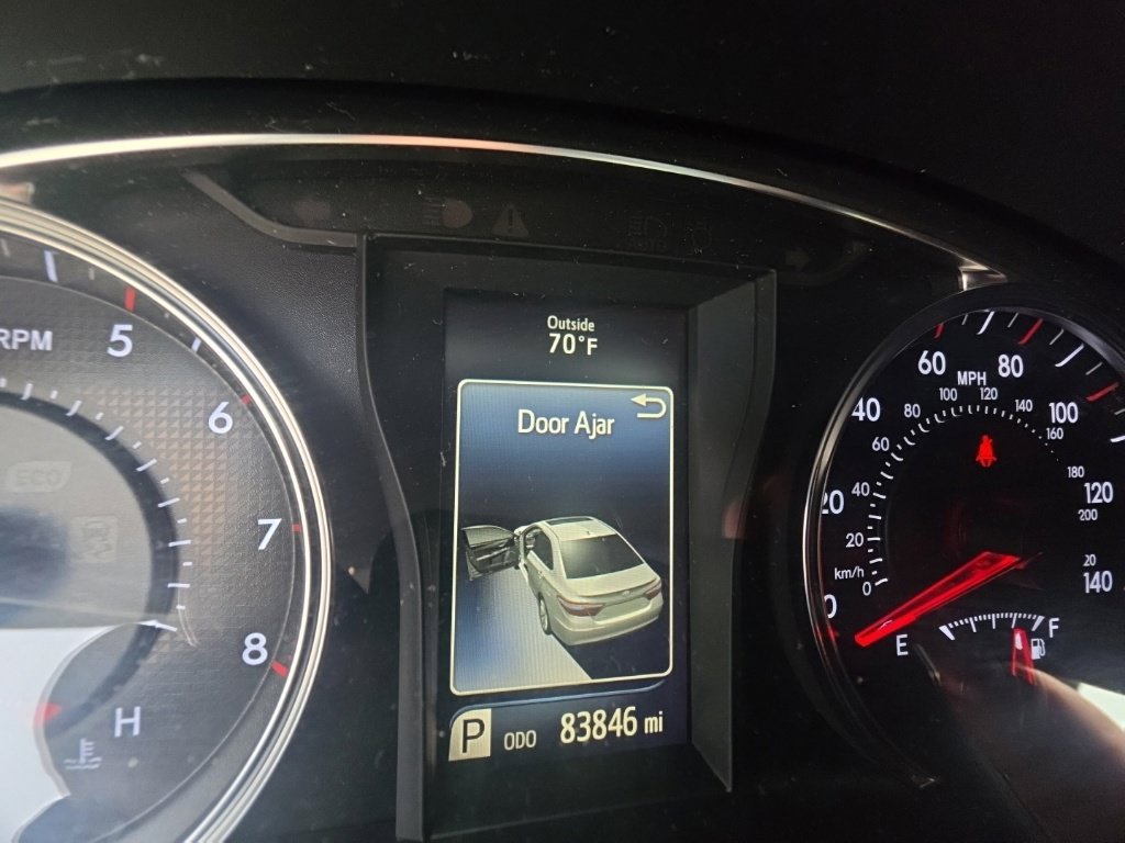 Used 2015 Toyota Camry SE w/ Moonroof Package FWD image 15
