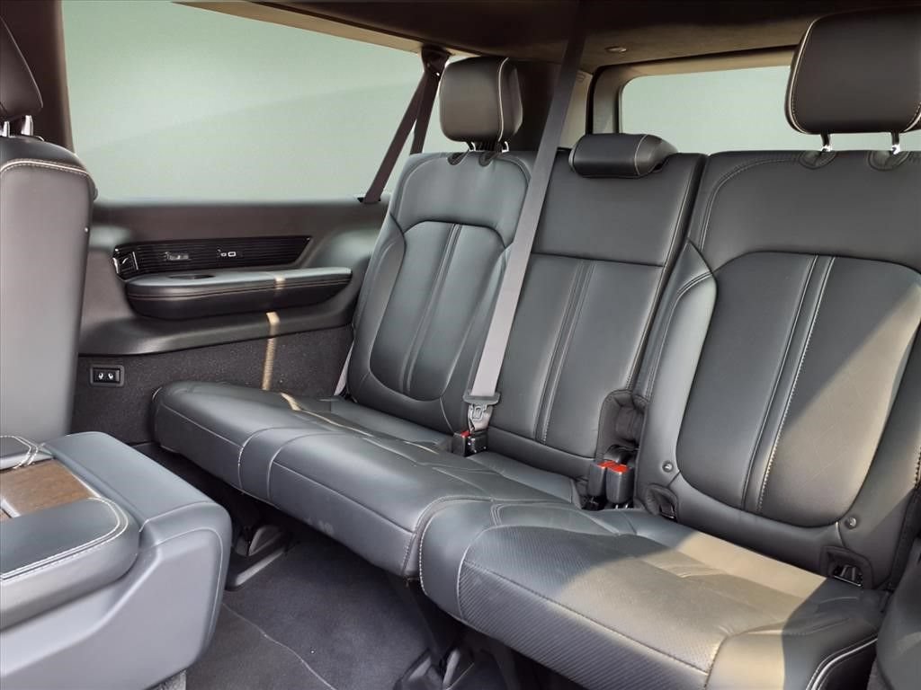 Used 2023 Jeep Grand Wagoneer L Series II AWD/4WD image 8