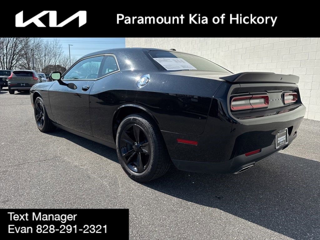 Used 2023 Dodge Challenger SXT image 5