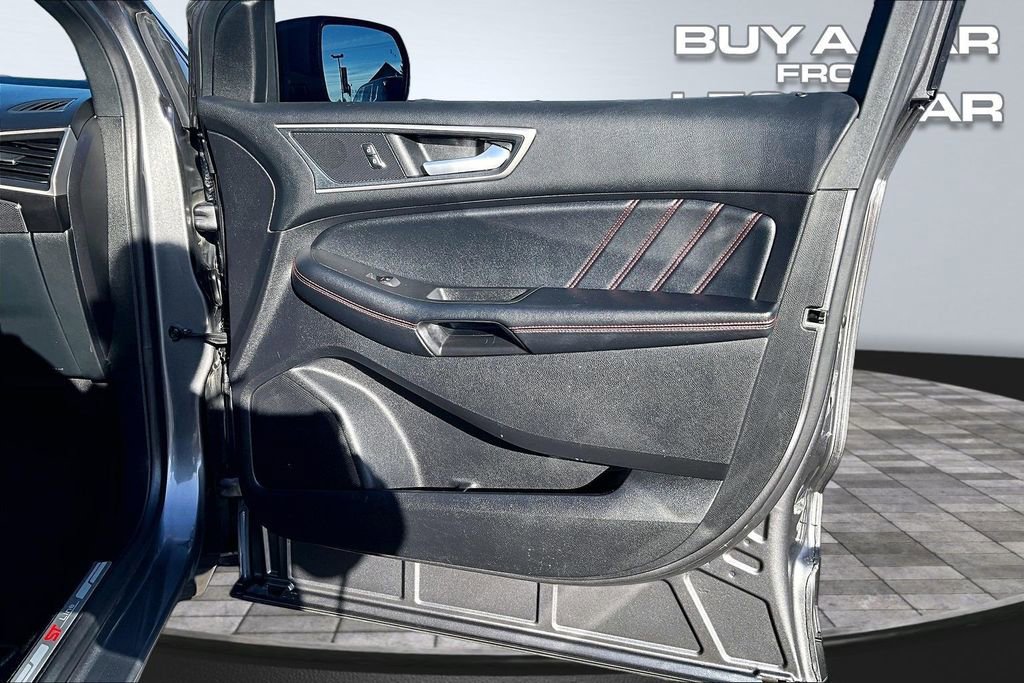 Used 2021 Ford Edge ST-Line w/ Class II Trailer Tow Package AWD/4WD image 23