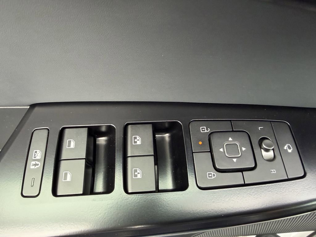 New 2025 Kia EV6 Light w/ Light LR Technology Package image 18