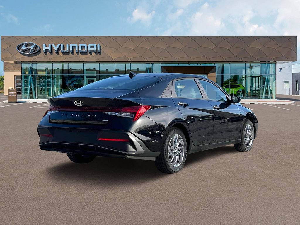 New 2025 Hyundai Elantra Blue image 7