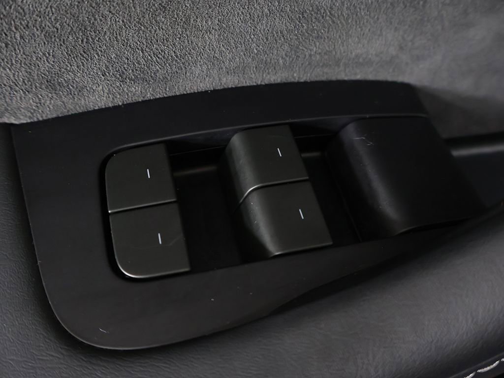 Used 2024 Tesla Model Y Performance image 39