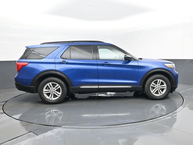 Used 2022 Ford Explorer XLT w/ Equipment Group 202A image 4