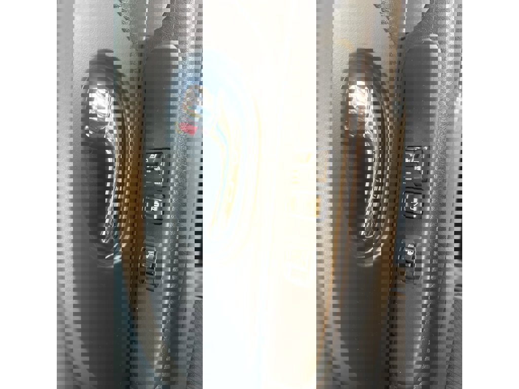 Used 2008 GMC Envoy SLT image 16