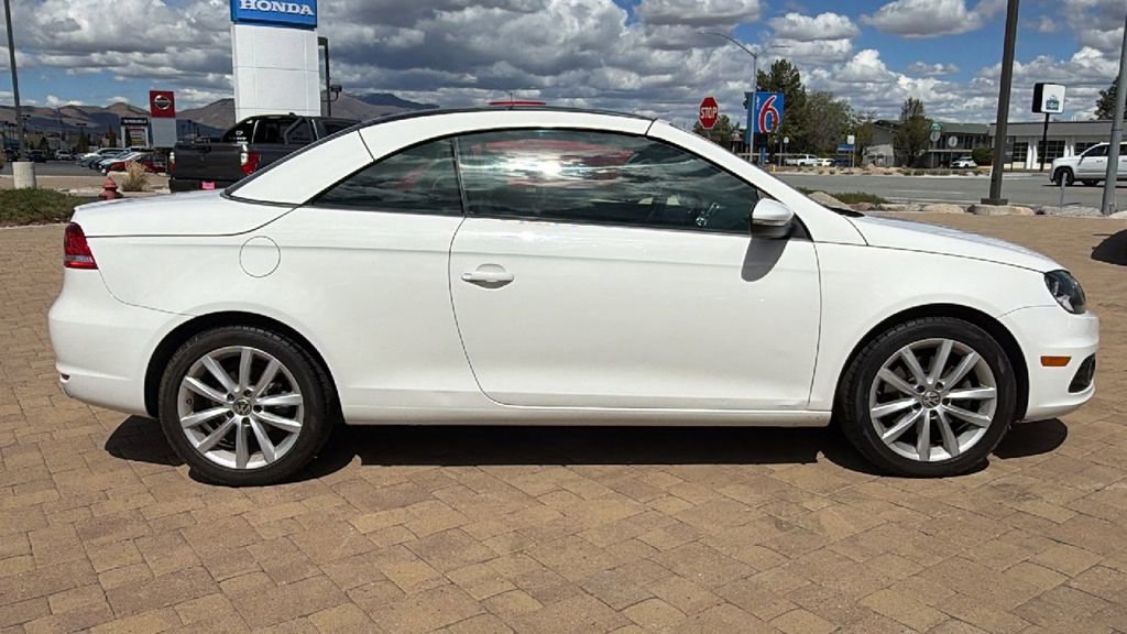 Used 2012 Volkswagen Eos Komfort FWD image 2