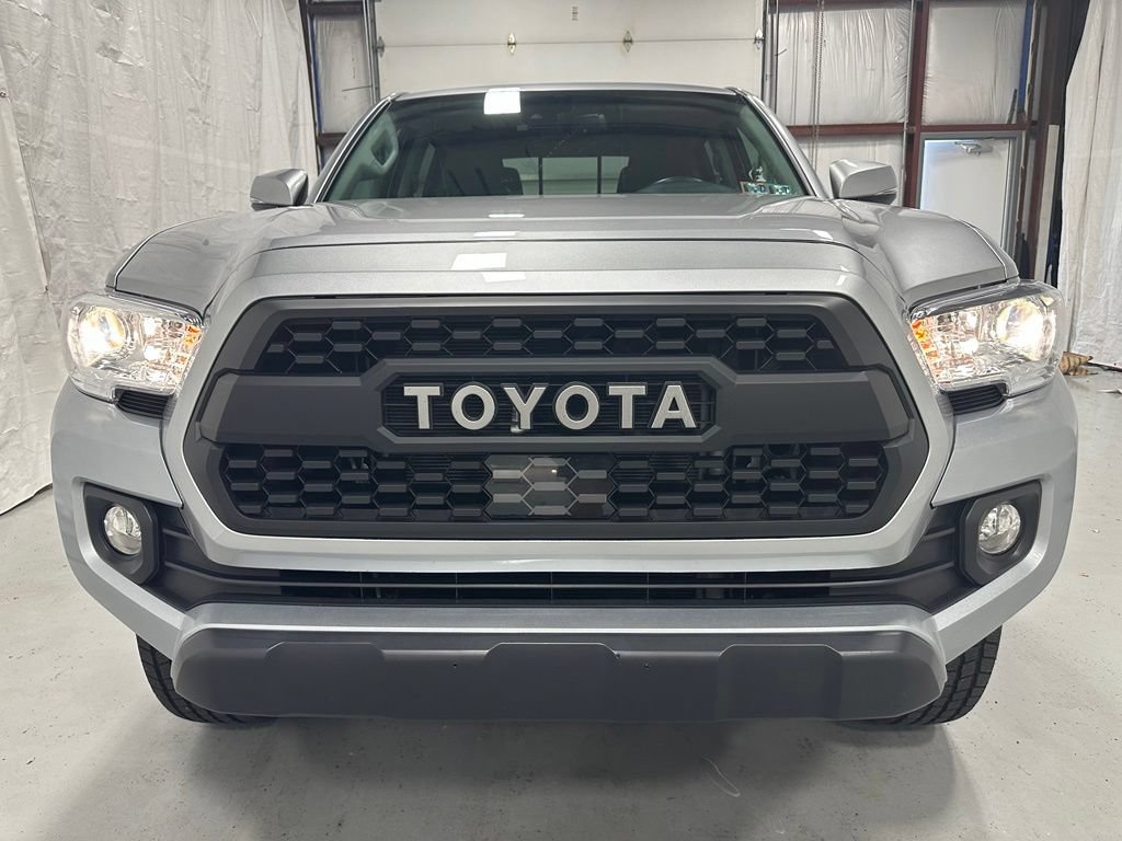 Used 2023 Toyota Tacoma SR5 w/ Technology Package AWD/4WD image 2