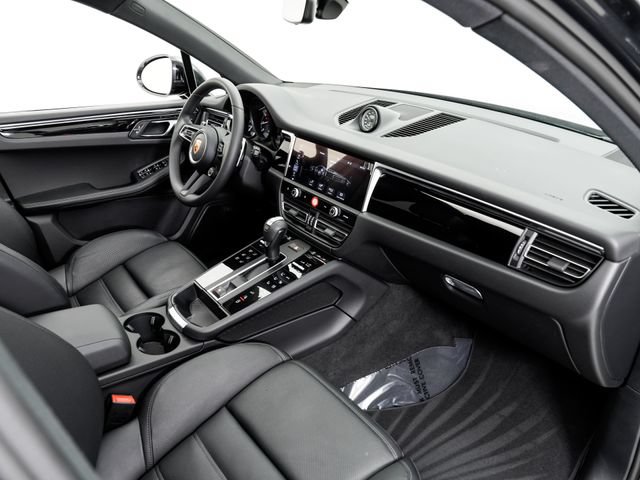 Certified 2026 Porsche Macan AWD/4WD image 26