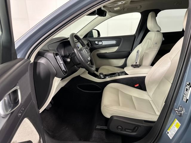 Used 2020 Volvo XC40 T5 Momentum image 11