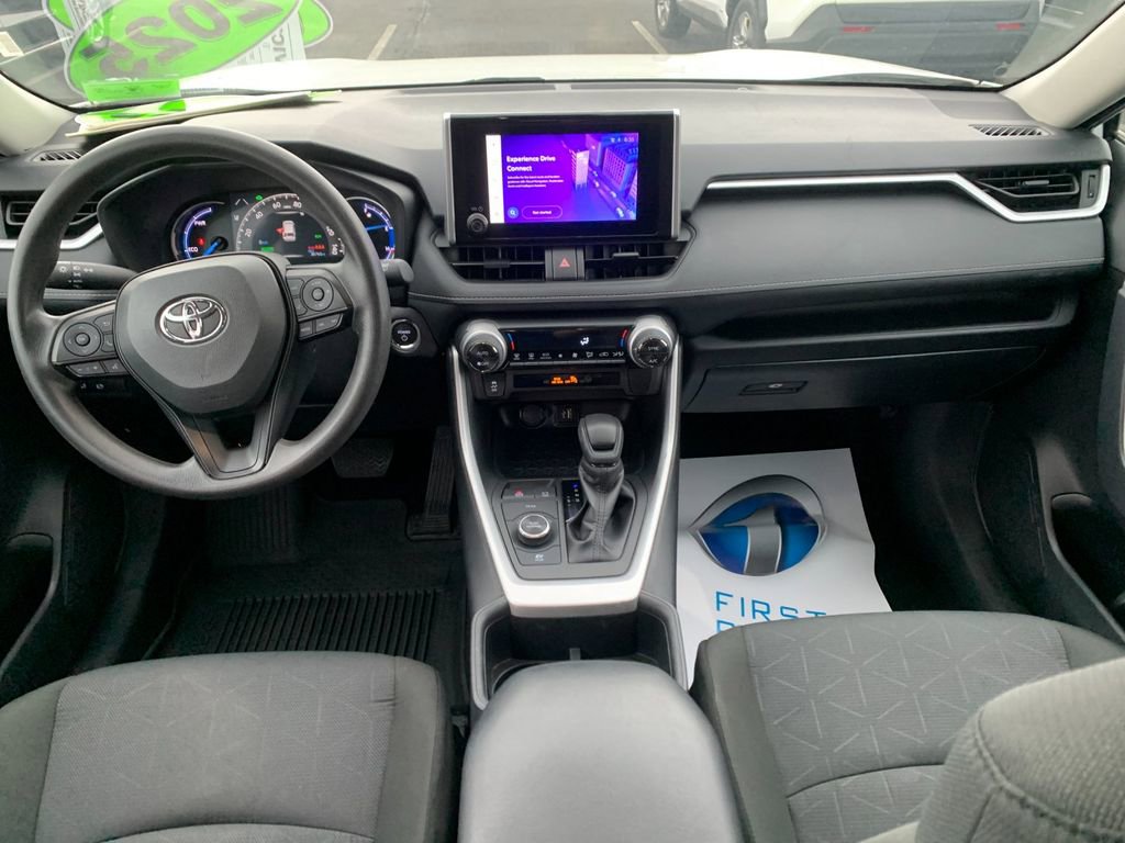 Used 2025 Toyota RAV4 XLE image 16