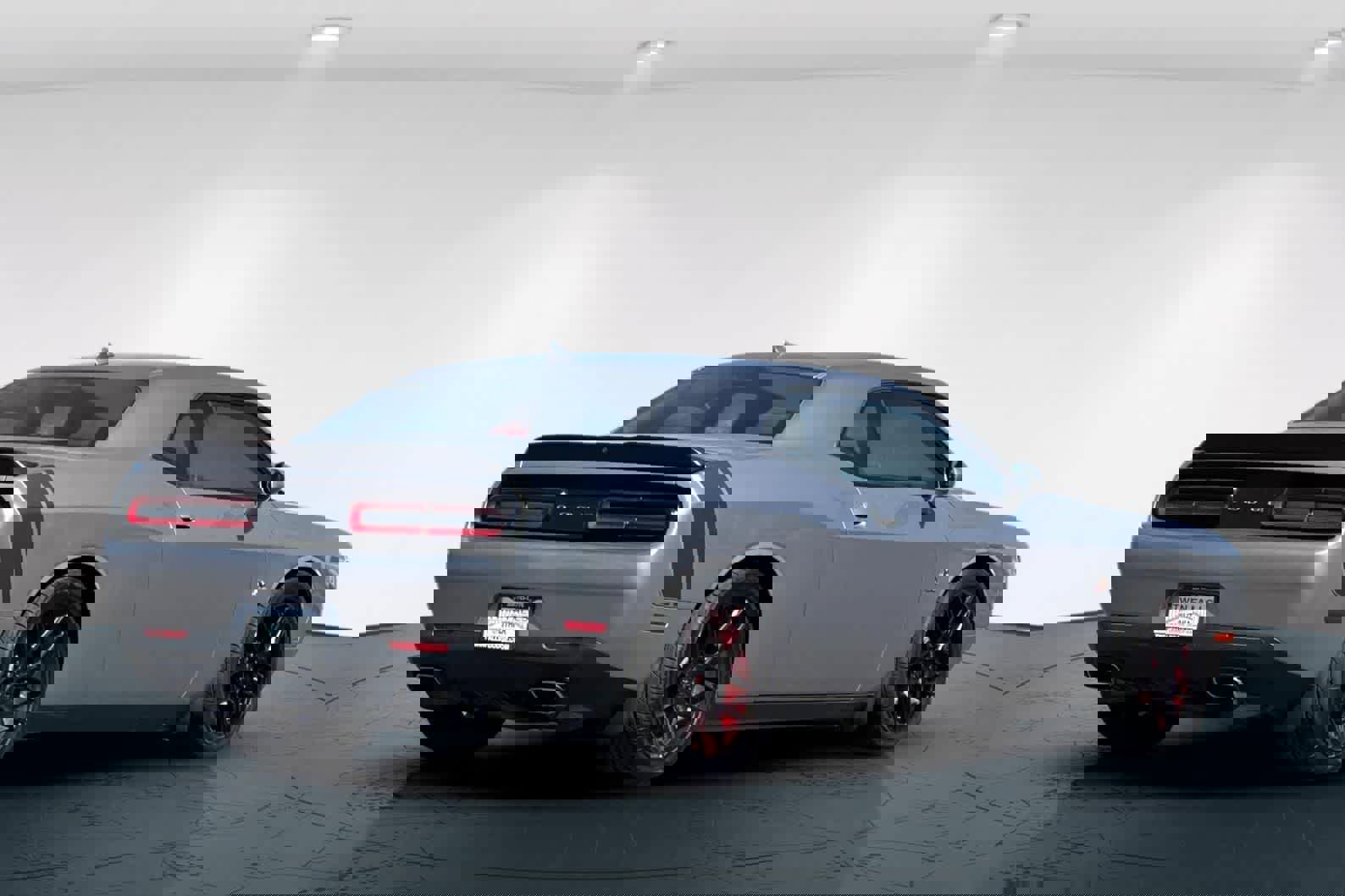 Used 2016 Dodge Challenger R/T Scat Pack RWD image 2