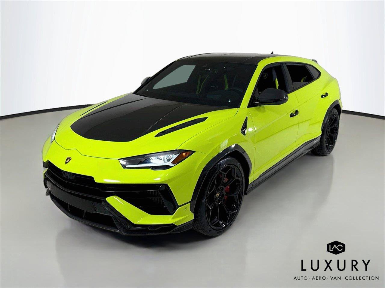 Used 2024 Lamborghini Urus Performante AWD/4WD image 3