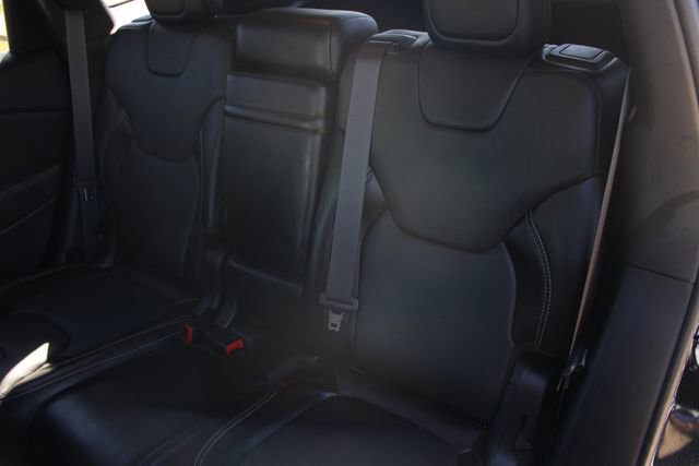 Used 2015 Jeep Cherokee Limited w/ Luxury Group AWD/4WD image 24
