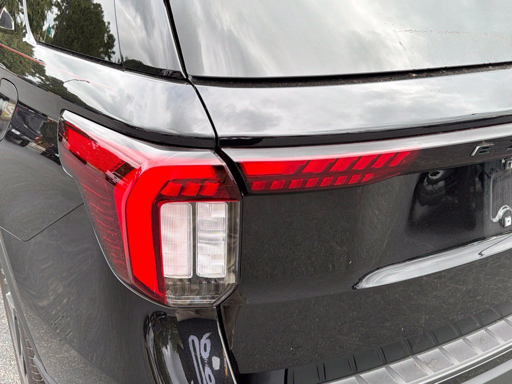 Used 2025 Ford Explorer ST AWD/4WD image 28
