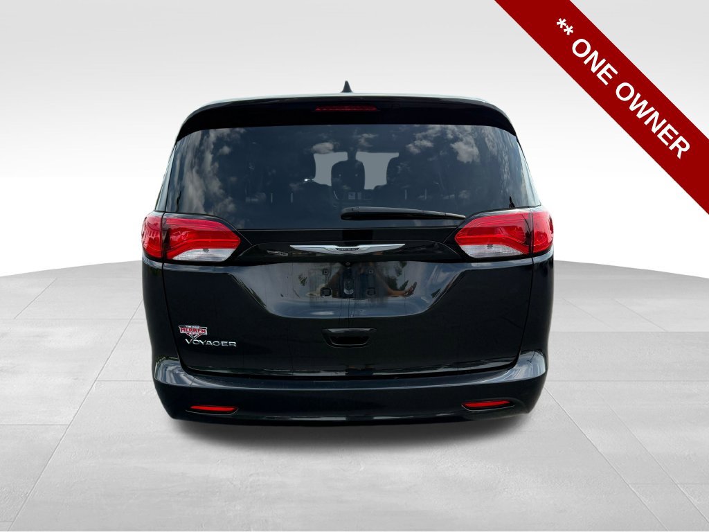Used 2022 Chrysler Voyager LX FWD image 4