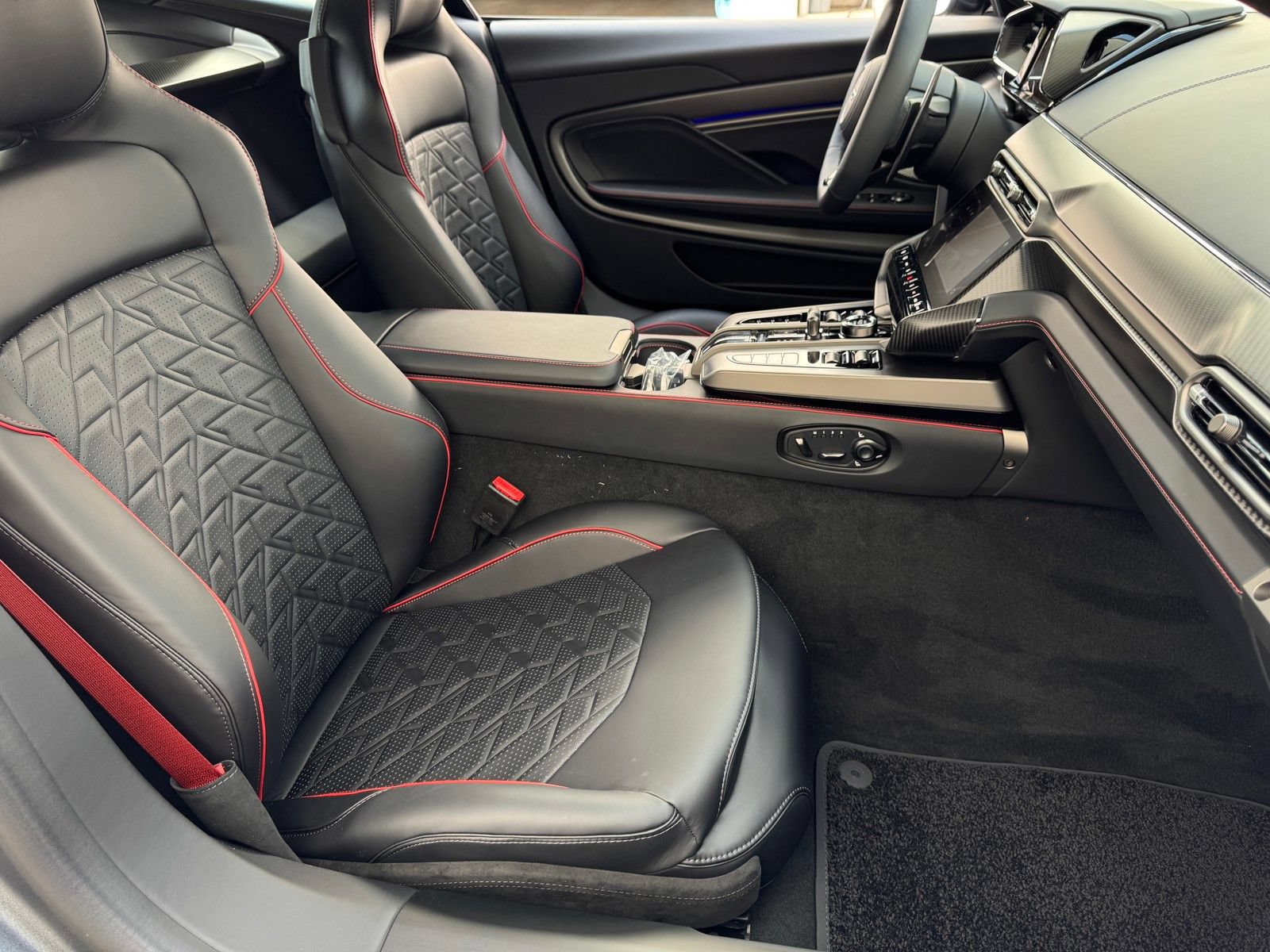 New 2025 Aston Martin Vanquish RWD image 18