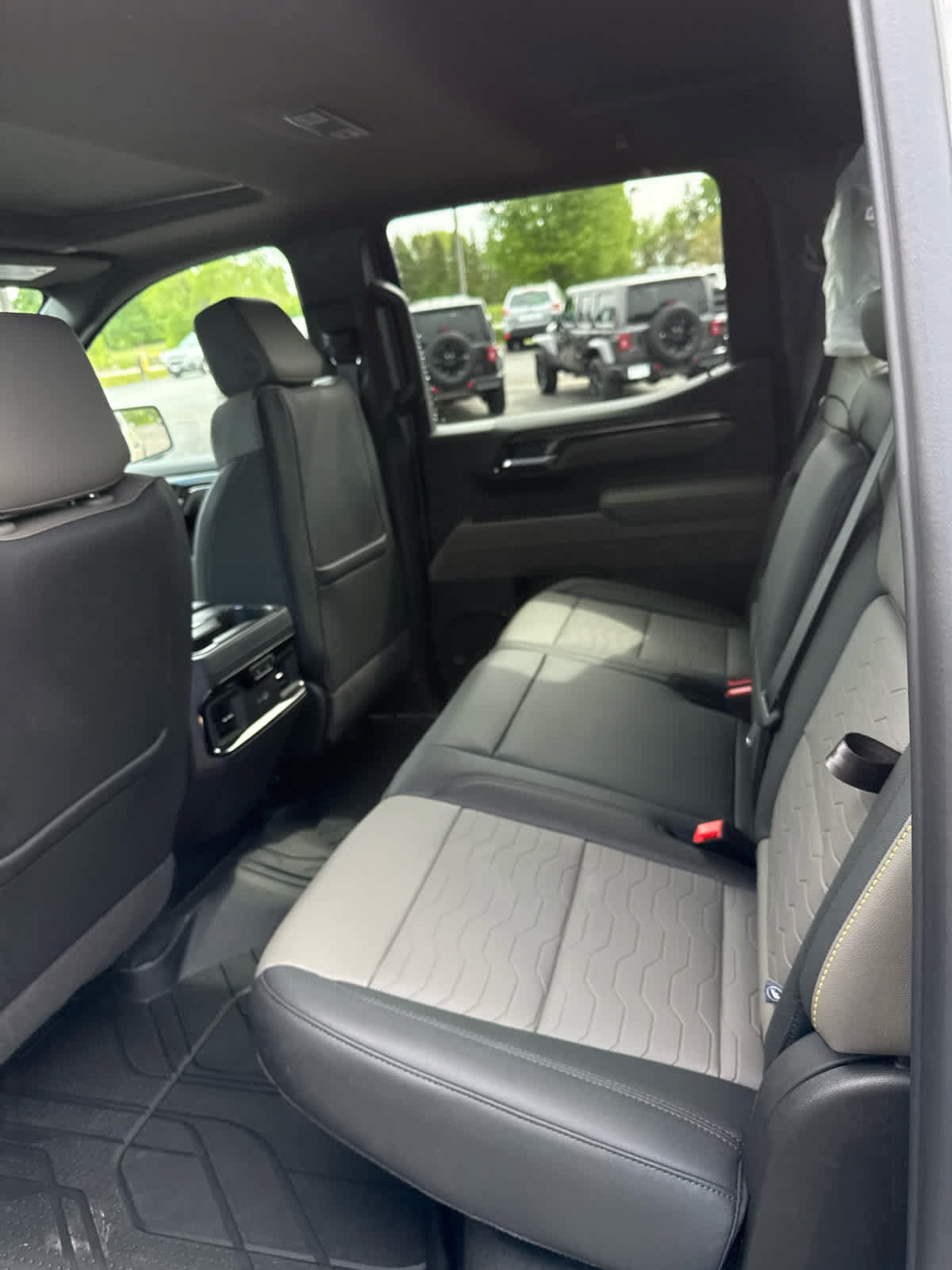 New 2026 Chevrolet Silverado 1500 ZR2 w/ LPO, Dark Essentials Package AWD/4WD image 15