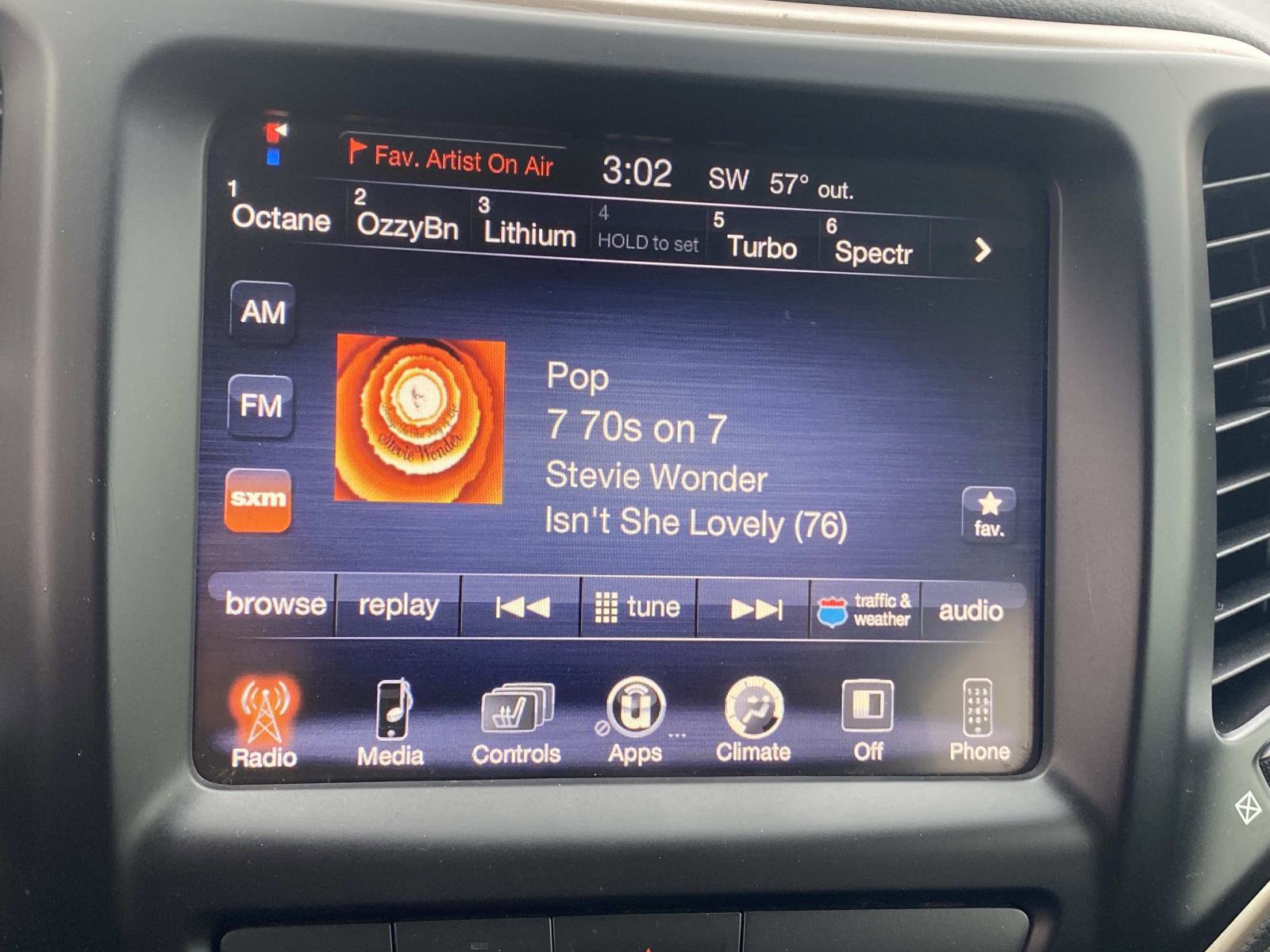 Used 2017 Jeep Cherokee Latitude w/ Safety/Convenience Group image 19