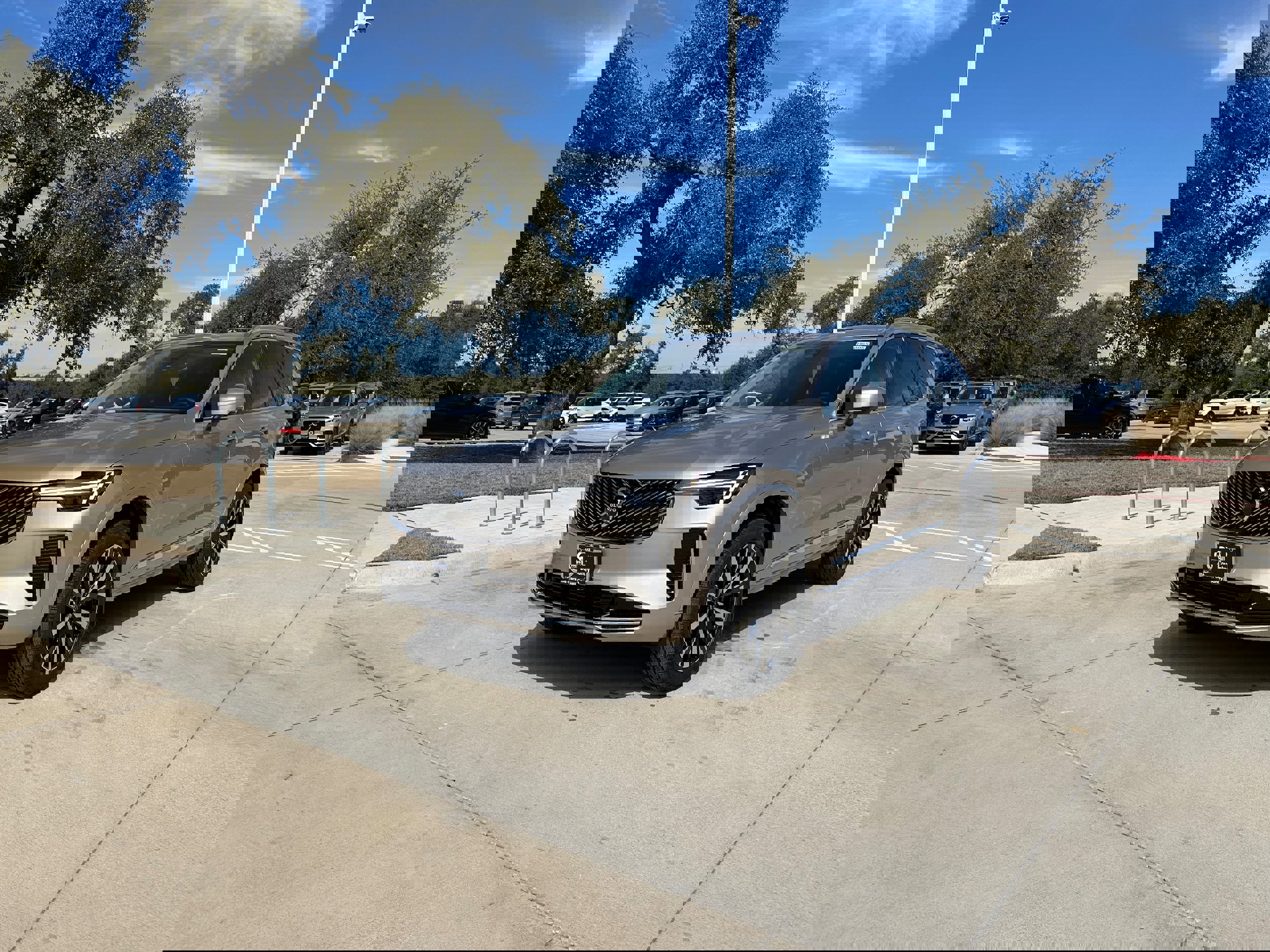 Used 2025 Volvo XC90 B6 Core w/ Protection Package Premier image 2