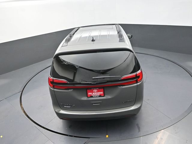 Used 2025 Chrysler Pacifica Limited image 25