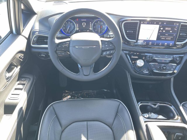 New 2027 Chrysler Pacifica Limited FWD image 14