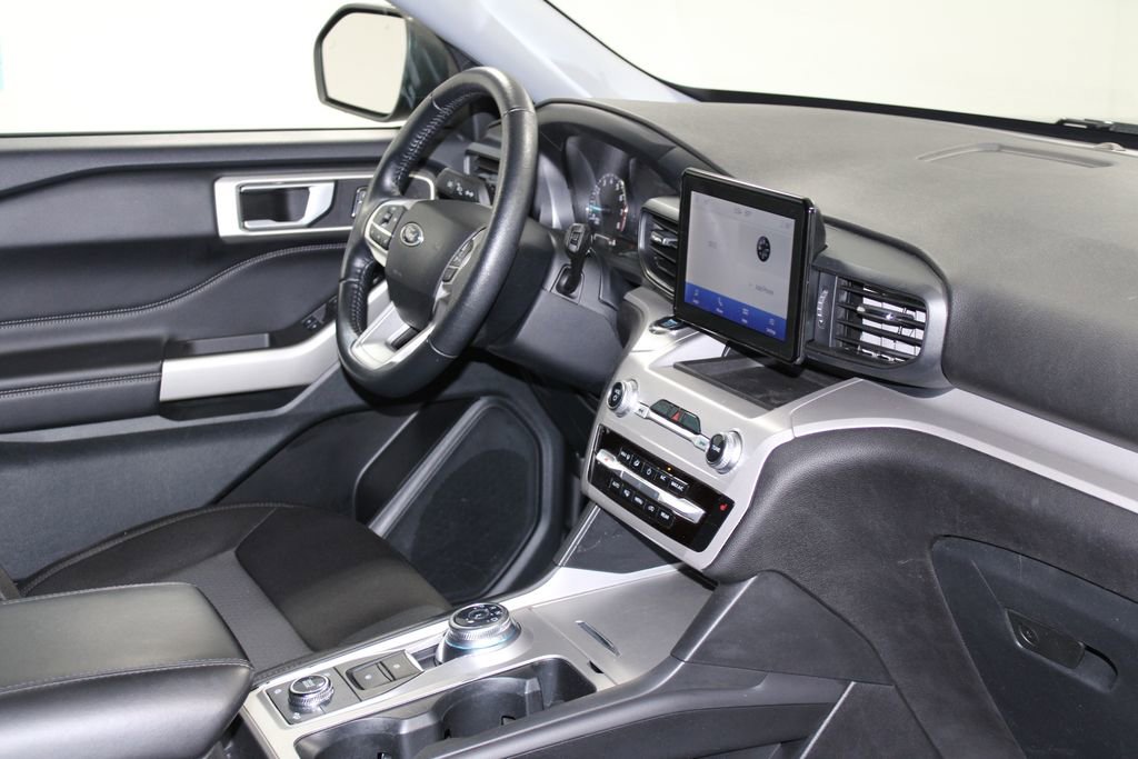 Used 2023 Ford Explorer XLT image 31
