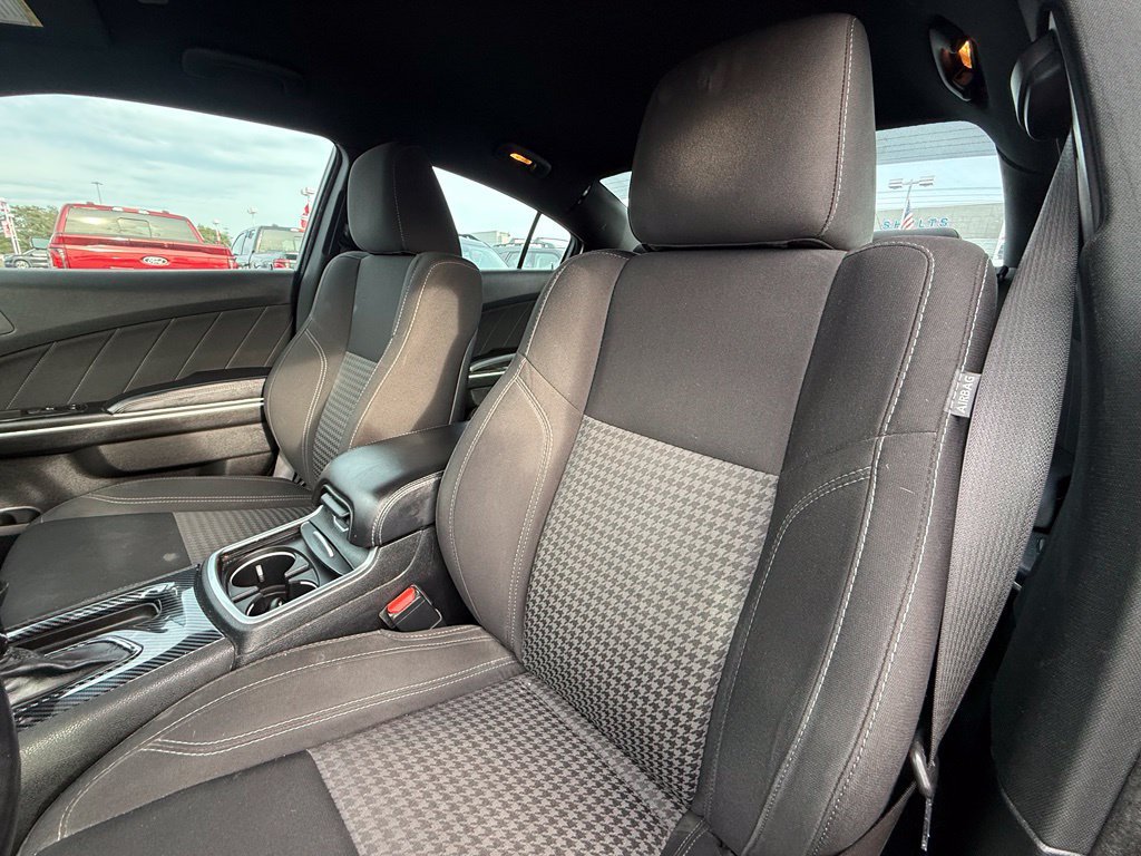 Used 2019 Dodge Charger SXT w/ Cold Weather Package AWD/4WD image 17