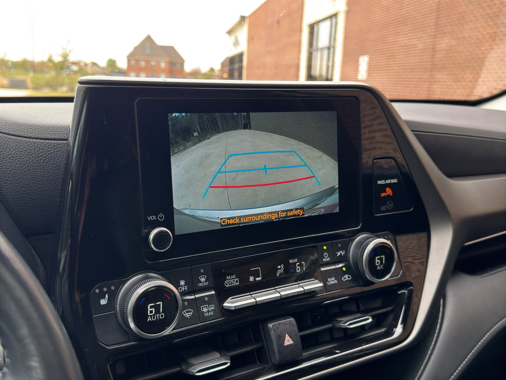 Used 2024 Toyota Highlander XLE image 25