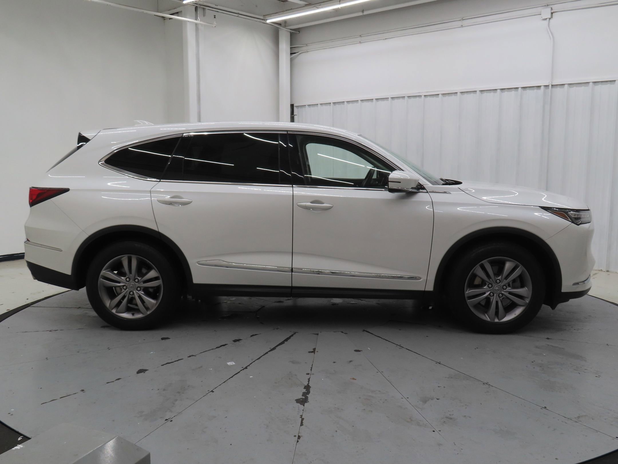 Used 2022 Acura MDX SH-AWD image 2