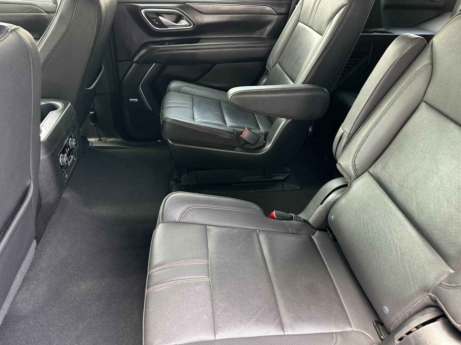 Used 2022 Chevrolet Tahoe RST w/ Luxury Package AWD/4WD image 12