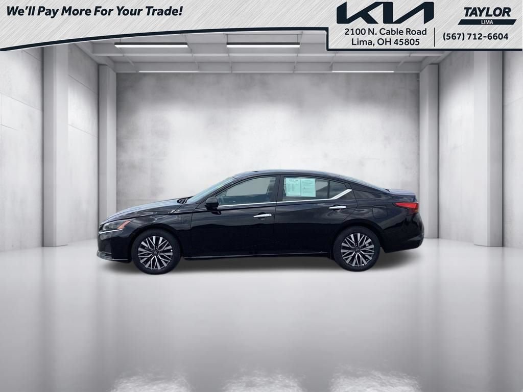 Used 2025 Nissan Altima 2.5 SV FWD image 14