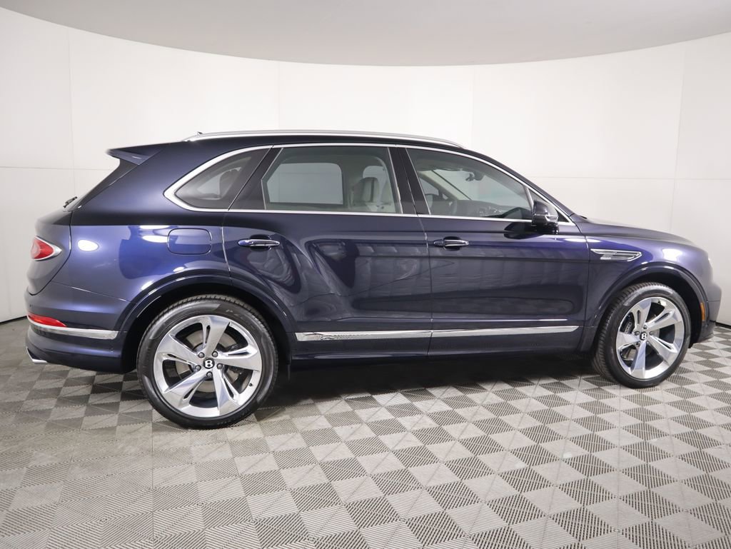 Used 2025 Bentley Bentayga image 4