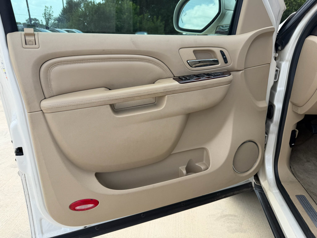 Used 2013 Cadillac Escalade ESV Luxury RWD image 22