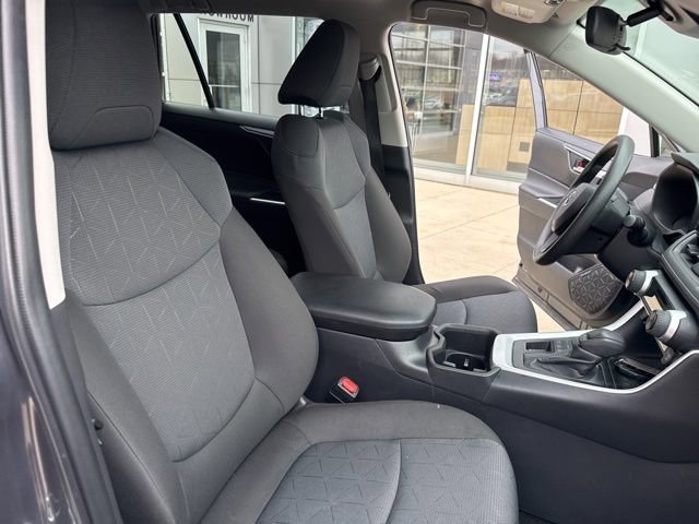 Used 2025 Toyota RAV4 XLE AWD/4WD image 32