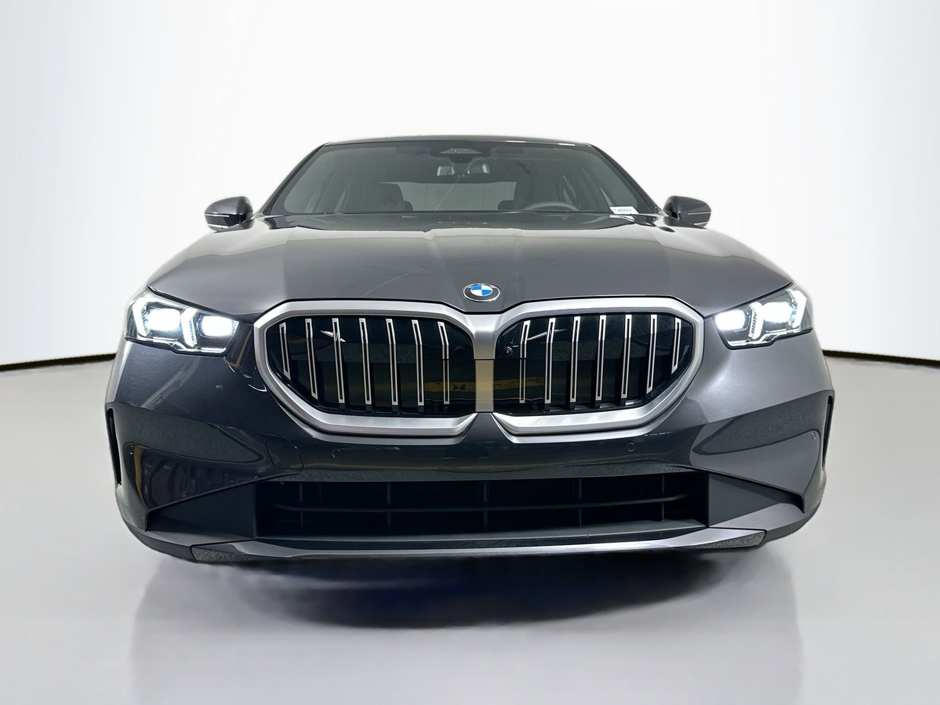 New 2026 BMW 530i xDrive w/ Premium Package image 2