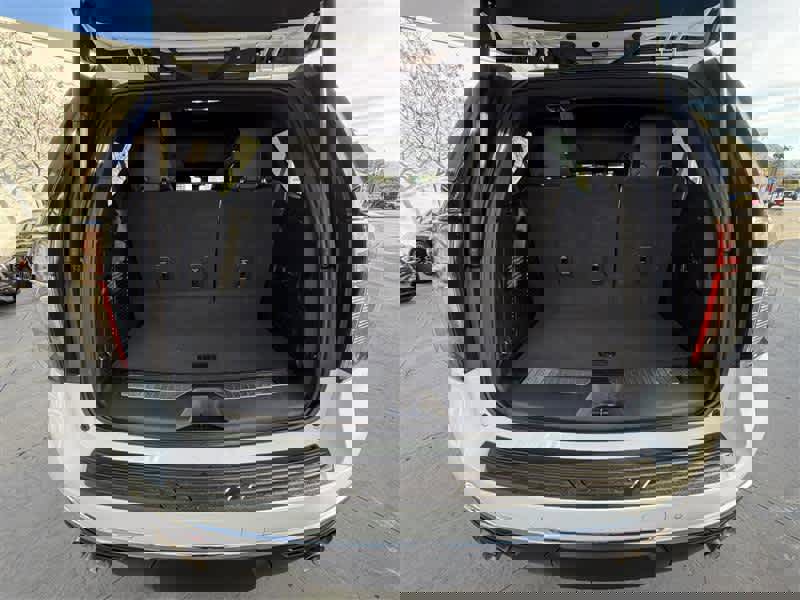 Used 2023 Chevrolet Tahoe Premier w/ Advanced Technology Package image 10