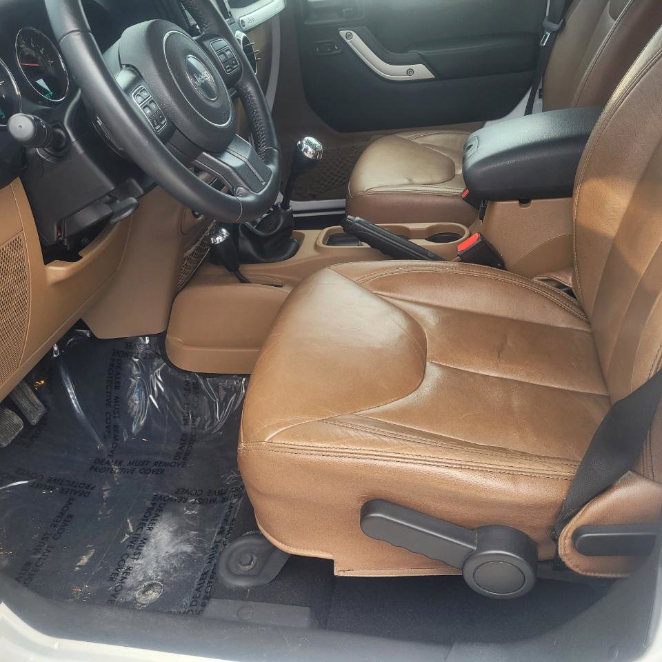 Used 2017 Jeep Wrangler Unlimited Sahara w/ Connectivity Group image 11