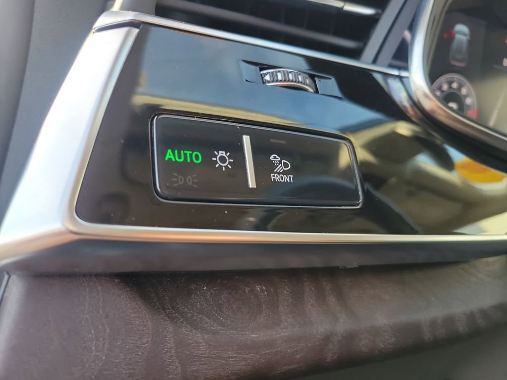 Used 2019 Audi Q8 Prestige image 32