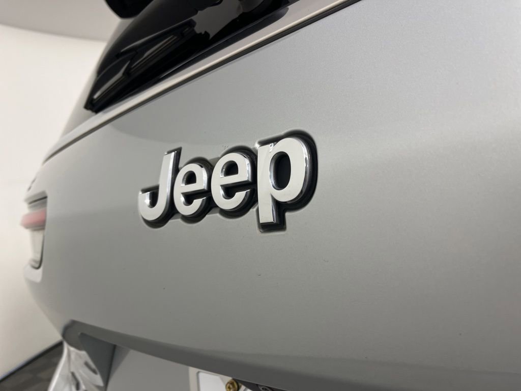 Used 2021 Jeep Grand Cherokee L Limited AWD/4WD image 14